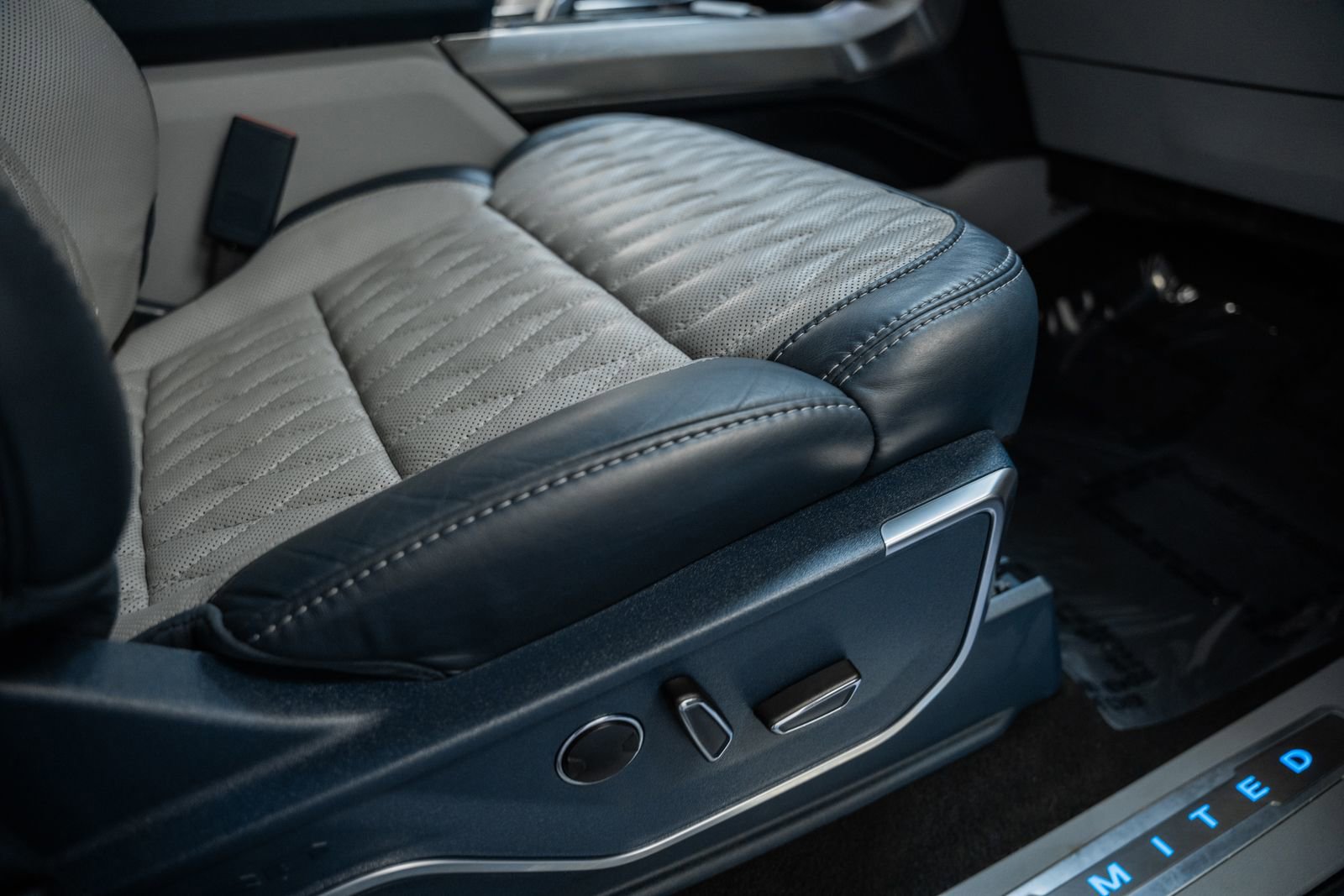 Used 2023 Ford F150 Limited image 48