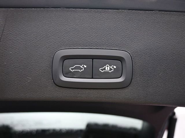 Used 2023 Volvo XC40 B5 Plus w/ Protection Package Premier image 29