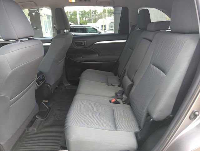 Used 2019 Toyota Highlander LE image 25
