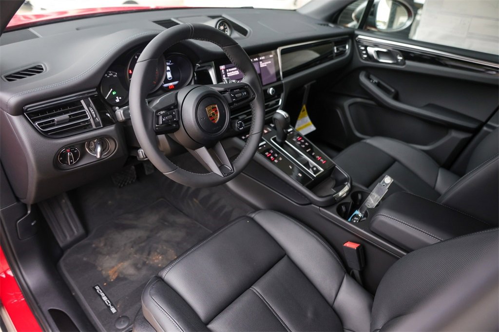Certified 2025 Porsche Macan Turbo image 10