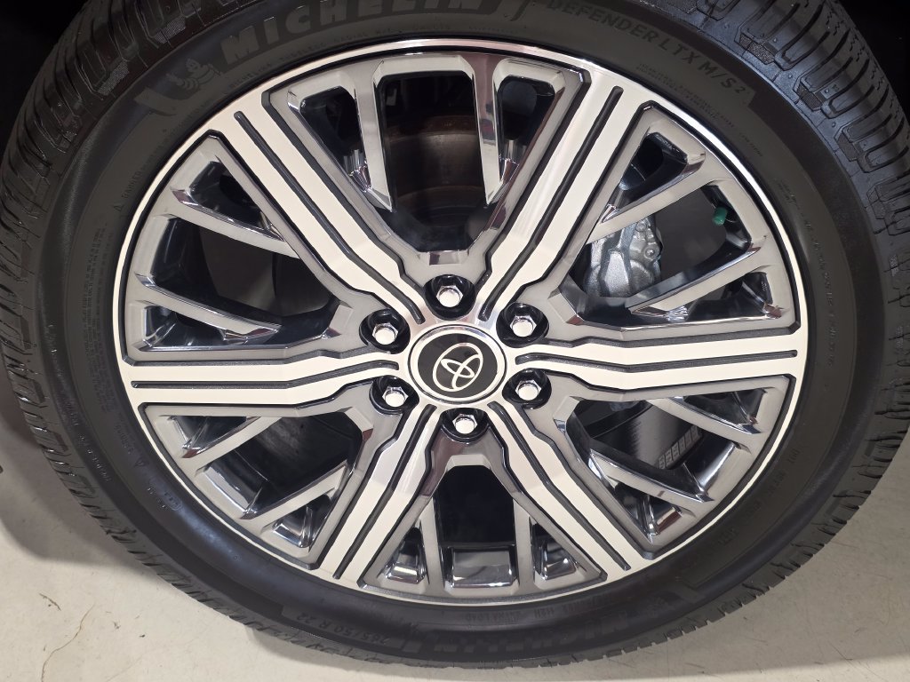 Used 2024 Toyota Sequoia Capstone AWD/4WD image 7