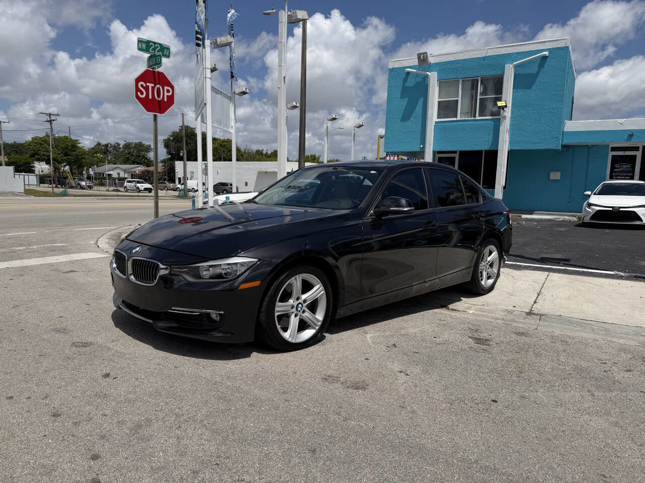 Used 2015 BMW 320i Sedan RWD image 1