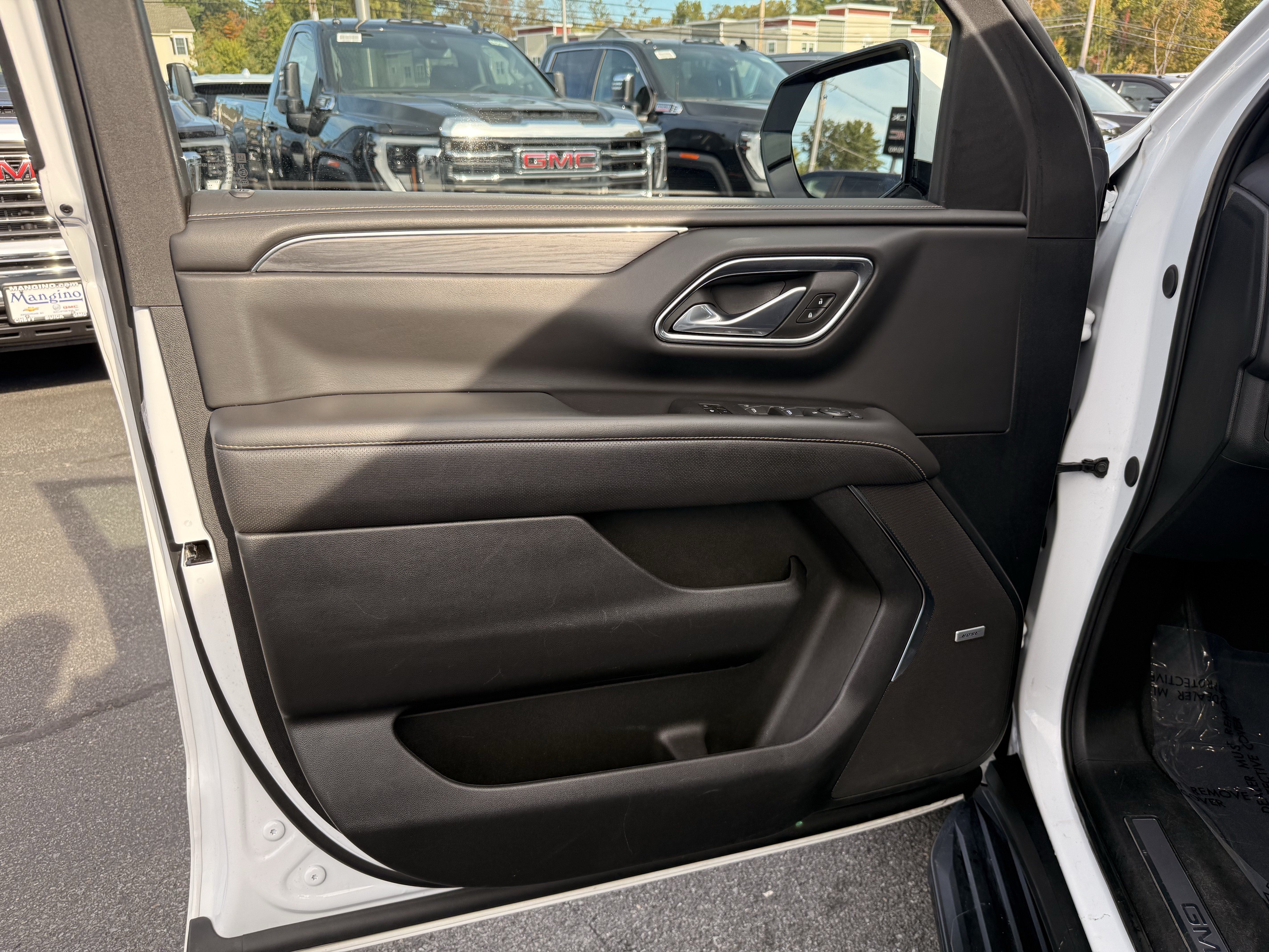 Certified 2024 GMC Yukon SLT AWD/4WD image 10
