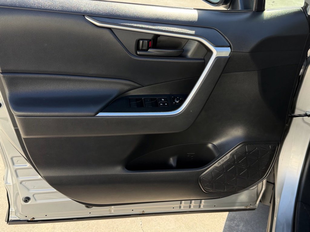 Used 2022 Toyota RAV4 LE image 14