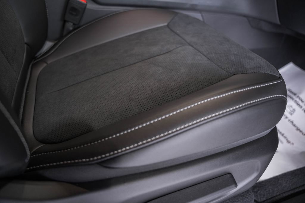 New 2025 Jeep Grand Cherokee Altitude image 32