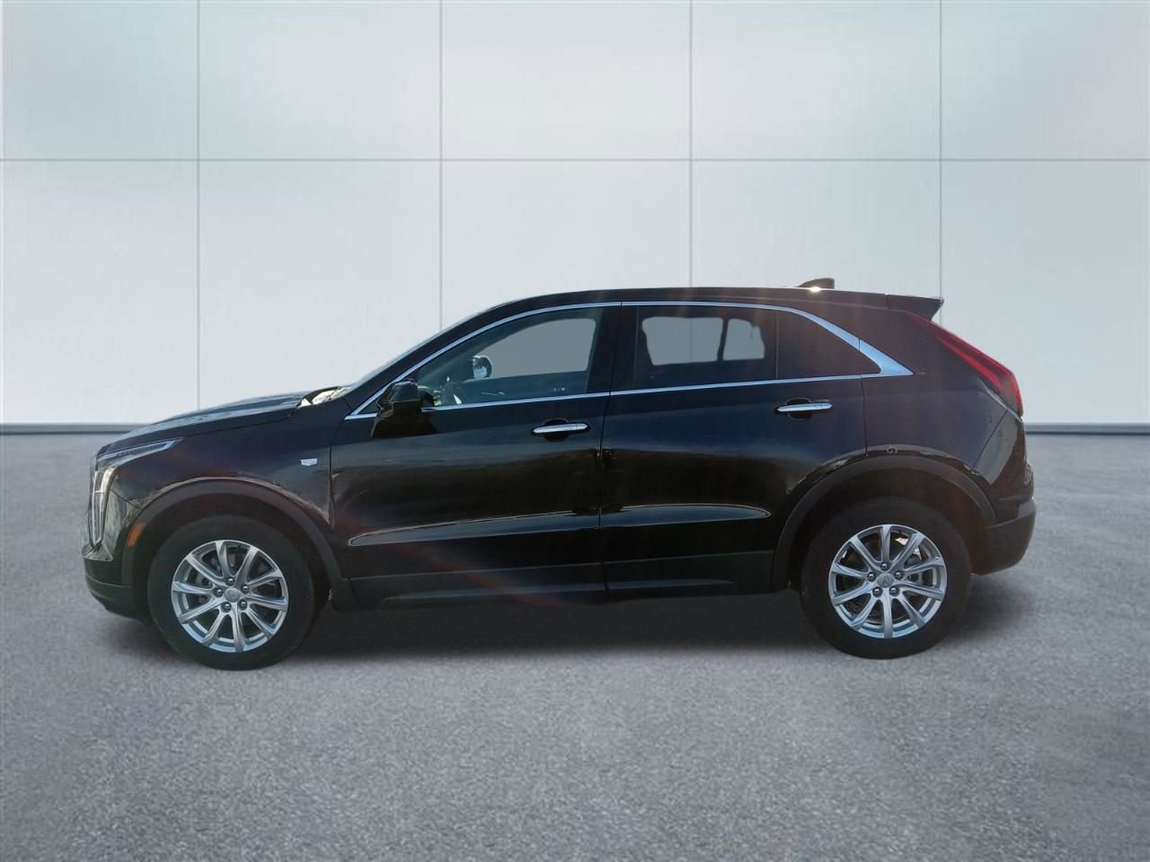 Used 2023 Cadillac XT4 Luxury image 2