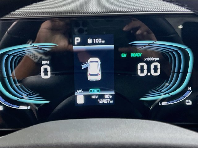 Used 2025 Kia Niro EX FWD image 12