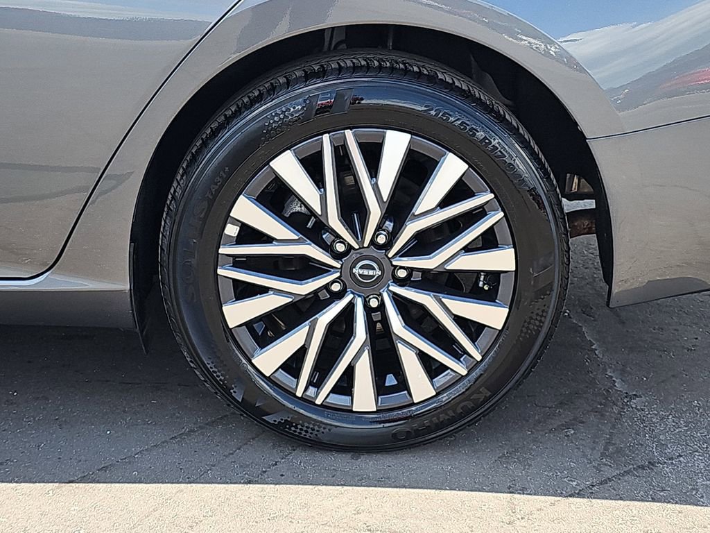 Used 2025 Nissan Altima 2.5 SV image 35