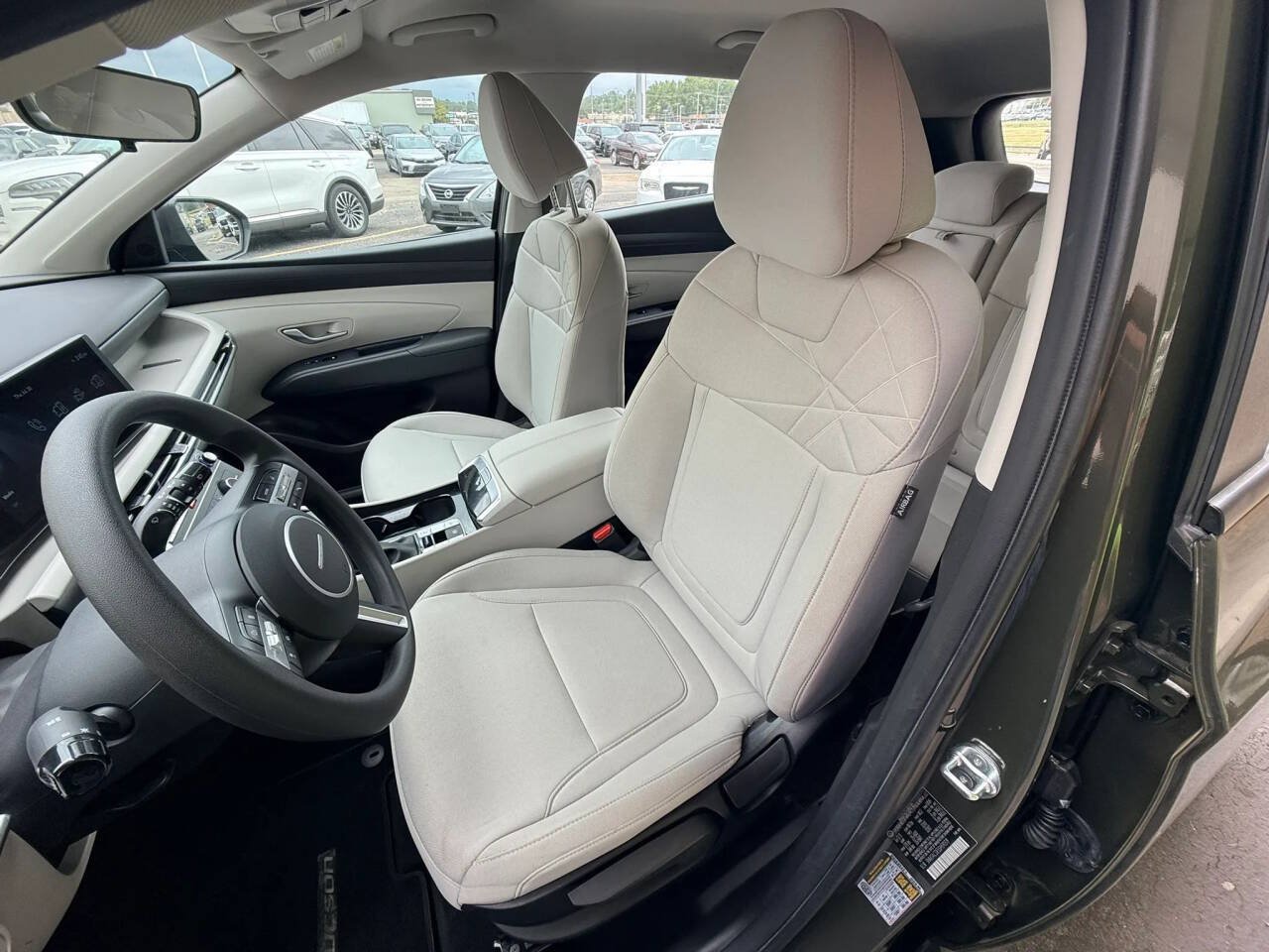 Used 2025 Hyundai Tucson SE AWD/4WD image 12