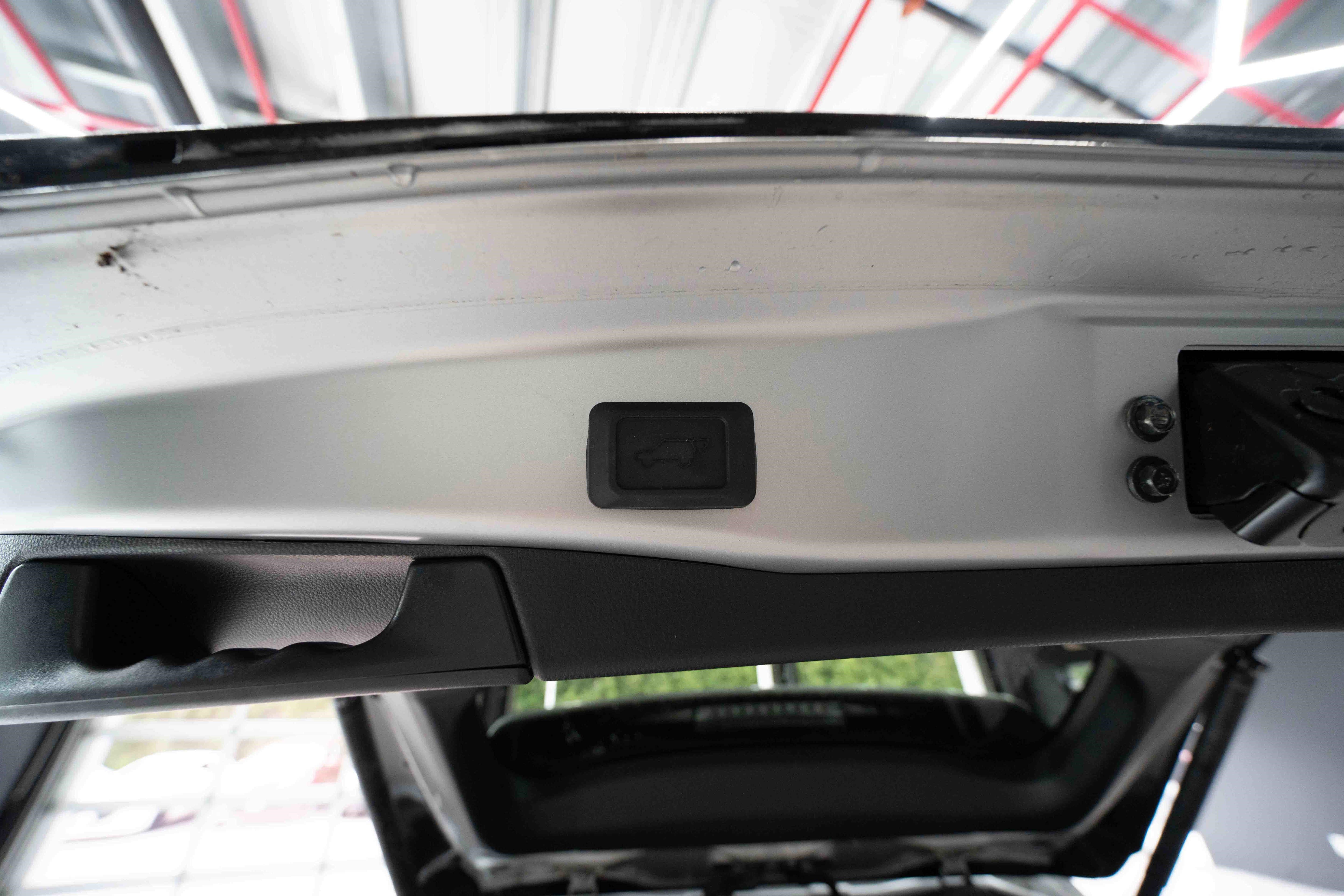 Used 2024 Toyota RAV4 XLE Premium FWD image 29