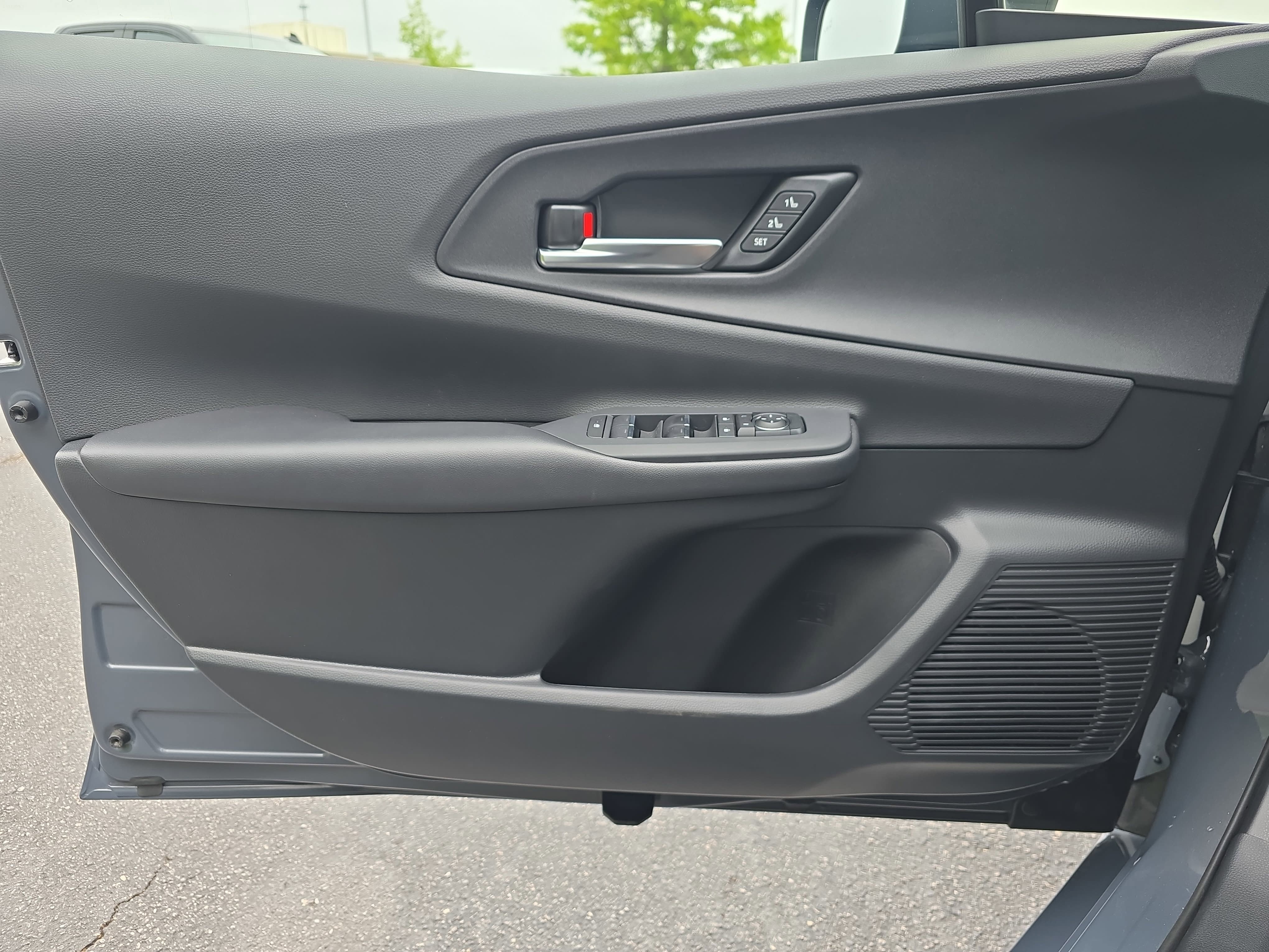 New 2025 Toyota Prius Plug-In Hybrid FWD image 23