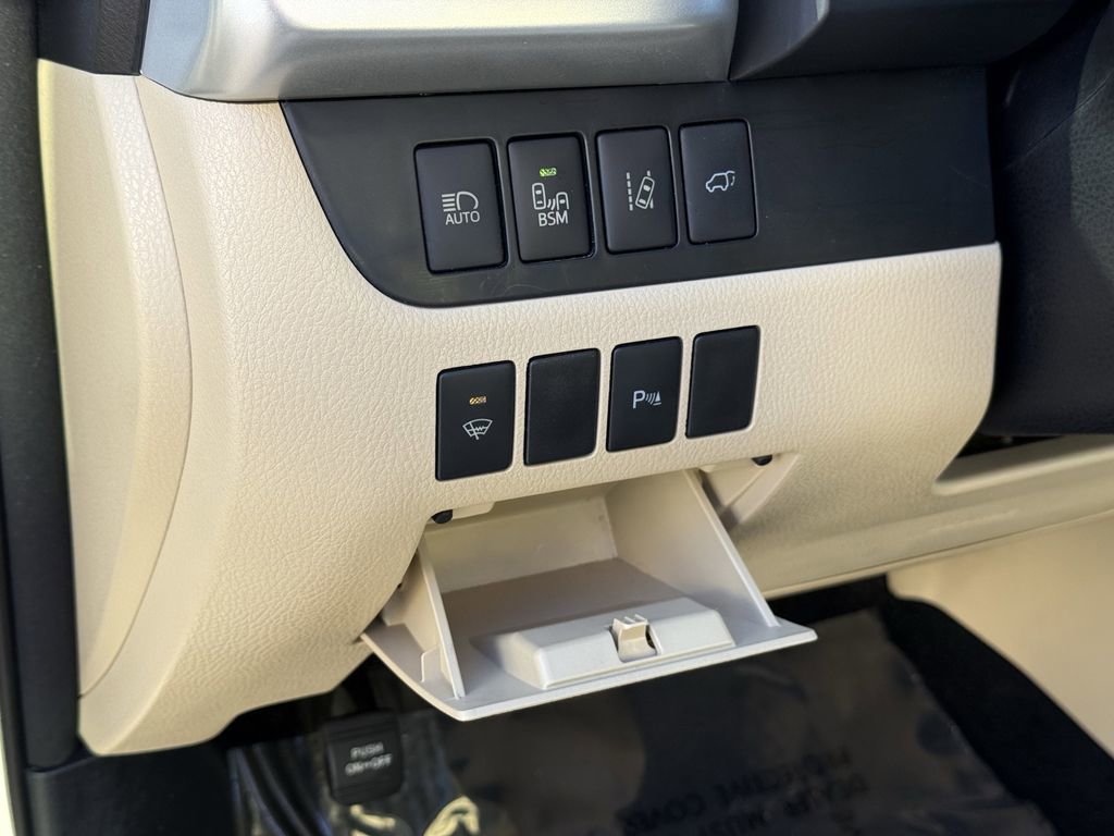 Used 2014 Toyota Highlander Limited image 17
