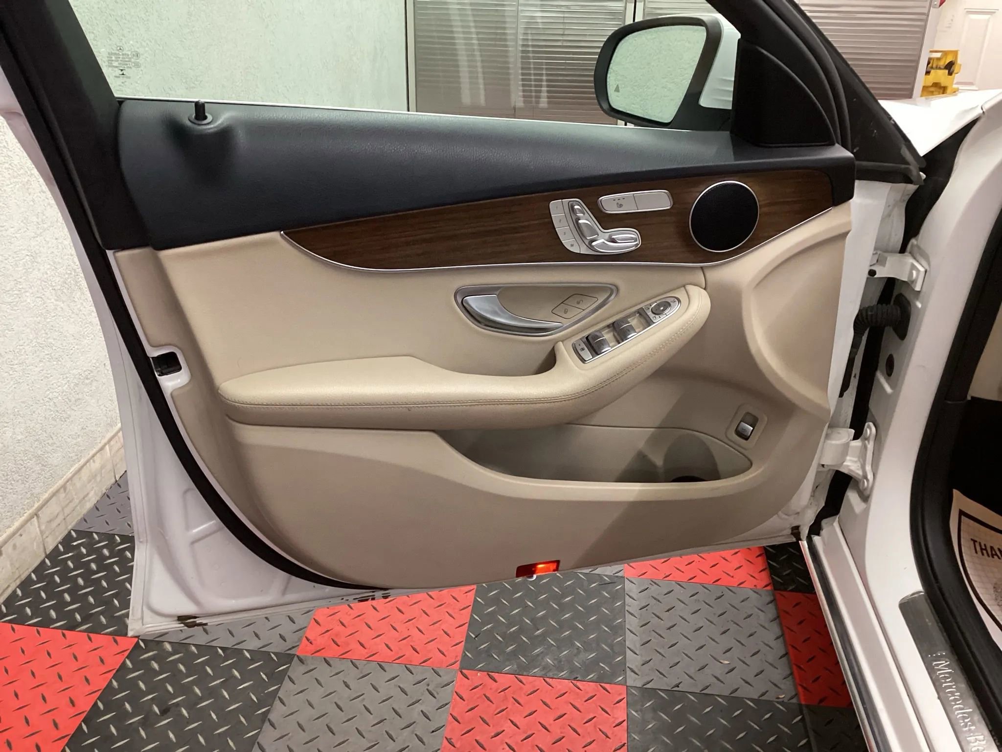 Used 2020 Mercedes-Benz C 300 4MATIC Sedan image 7