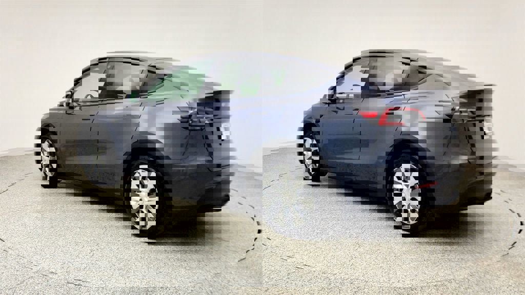 Used 2023 Tesla Model Y Long Range image 7