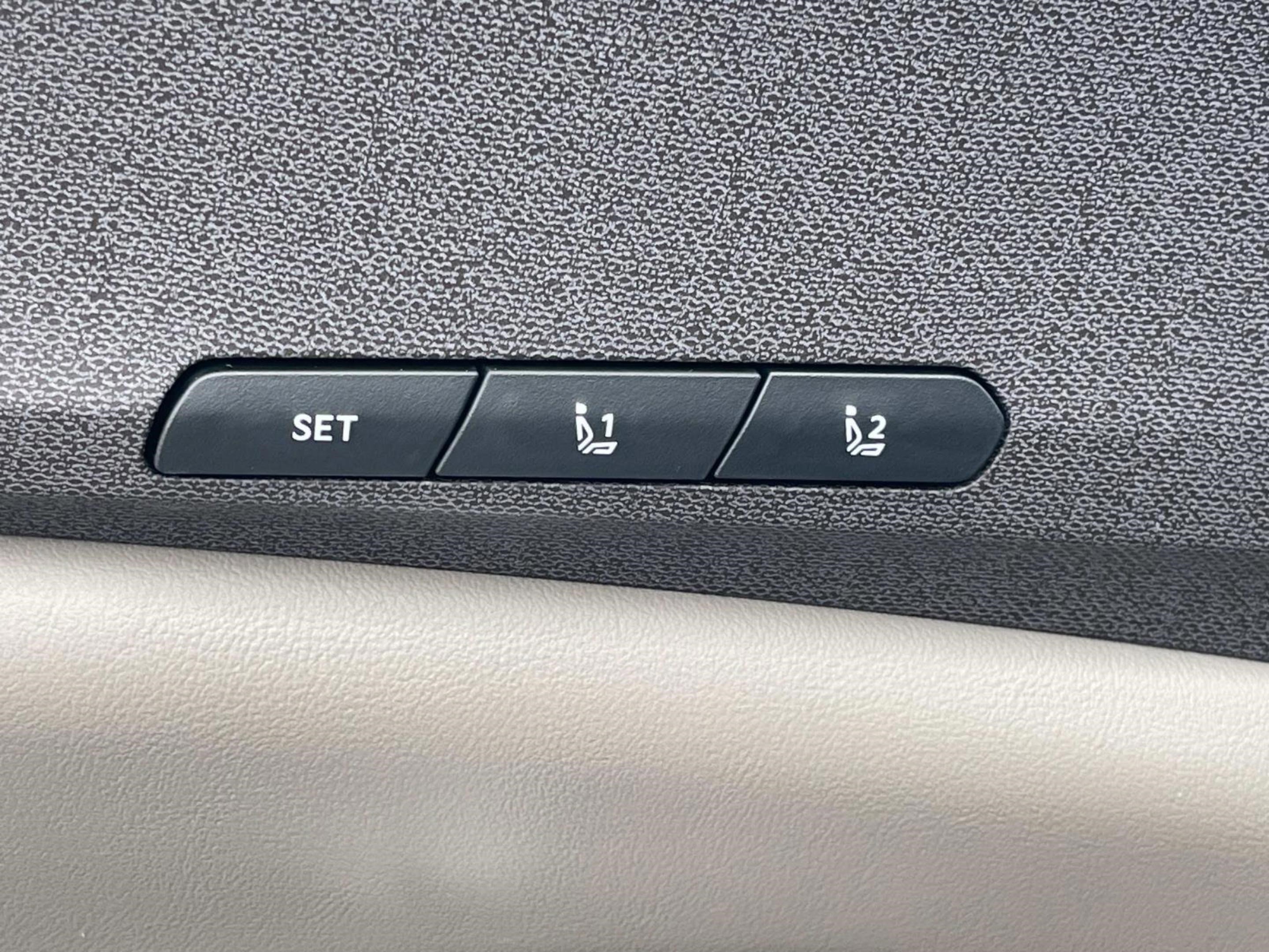 New 2026 Kia Carnival EX image 25