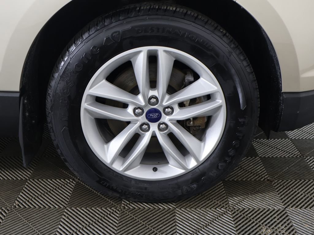 Used 2018 Ford Edge SEL image 16