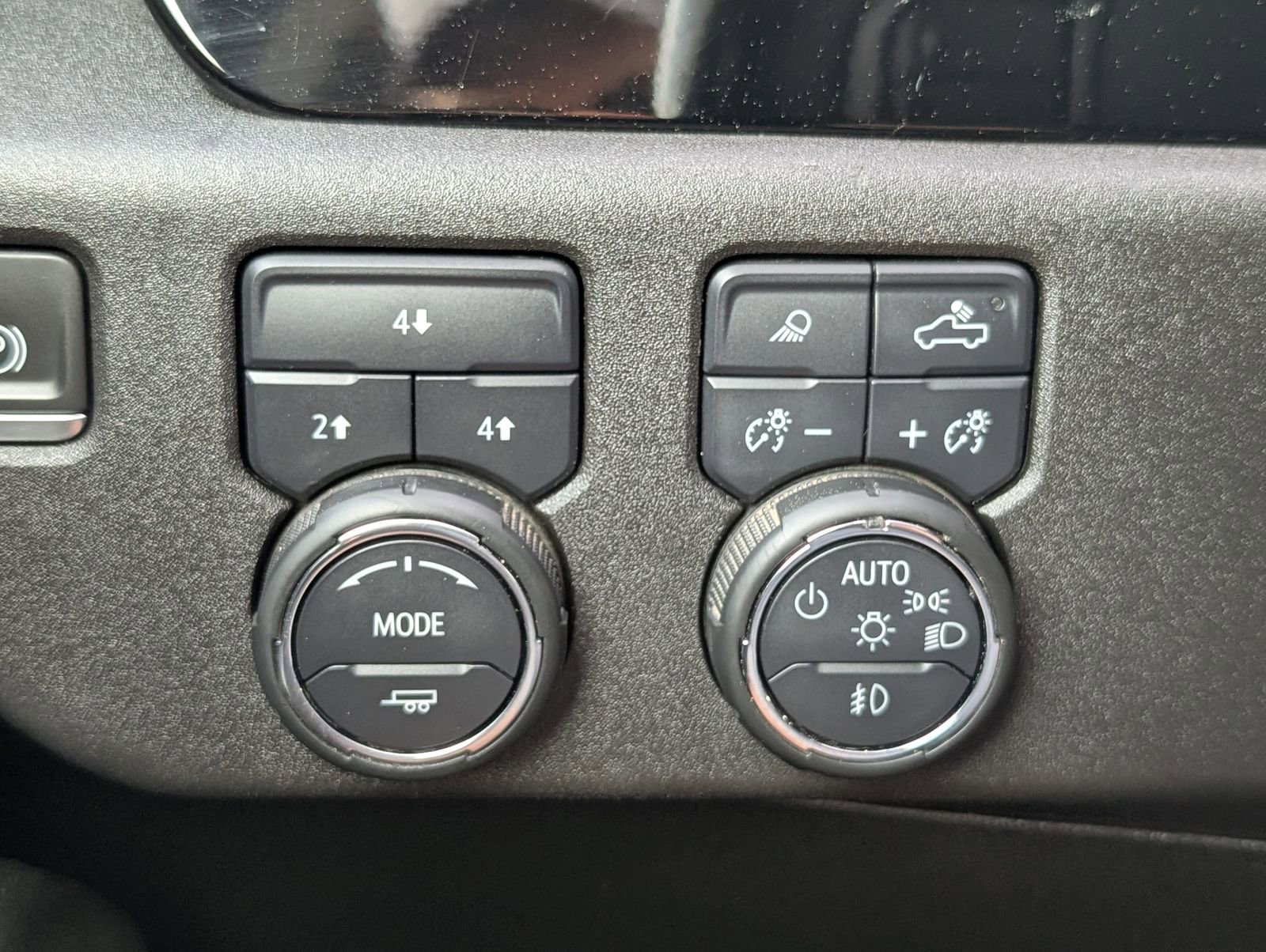 Used 2024 Chevrolet Silverado 2500 LT w/ Convenience Package image 25