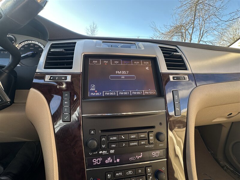 Used 2014 Cadillac Escalade ESV Premium AWD/4WD image 17