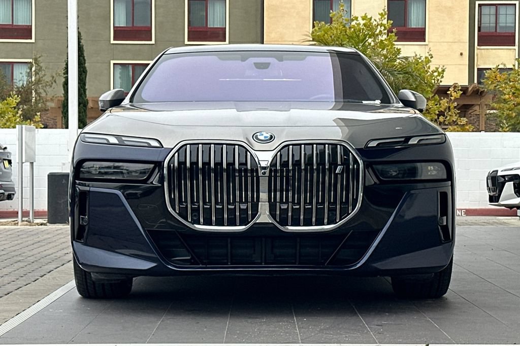 Used 2023 BMW i7 xDrive60 AWD/4WD image 8