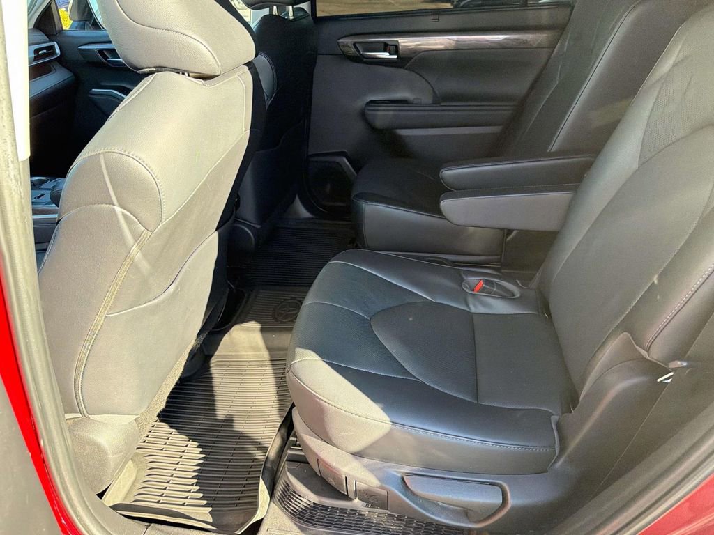Used 2023 Toyota Highlander Platinum image 29
