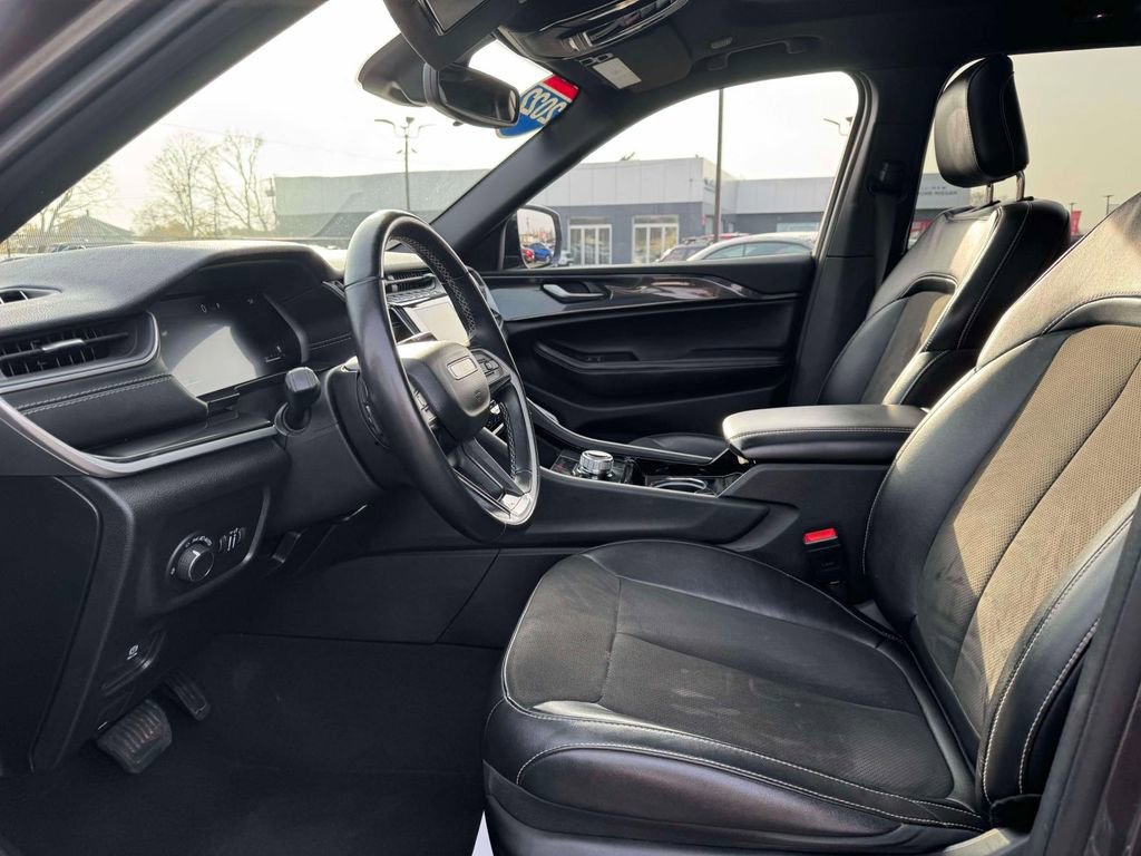 Used 2022 Jeep Grand Cherokee Altitude image 16