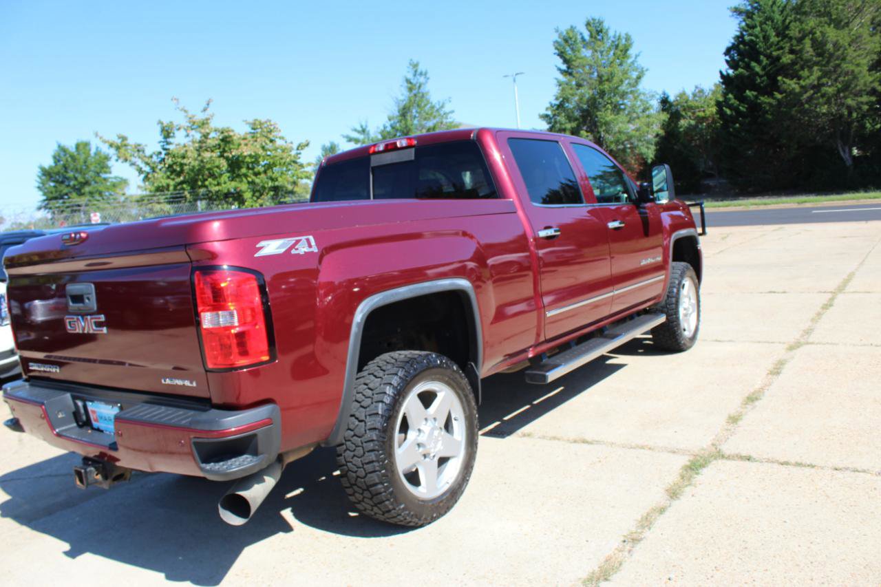 Used 2015 GMC Sierra 2500 Denali w/ Duramax Plus Package AWD/4WD image 8