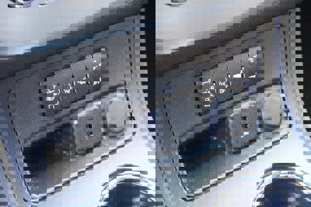 Used 2015 GMC Acadia SLE image 24