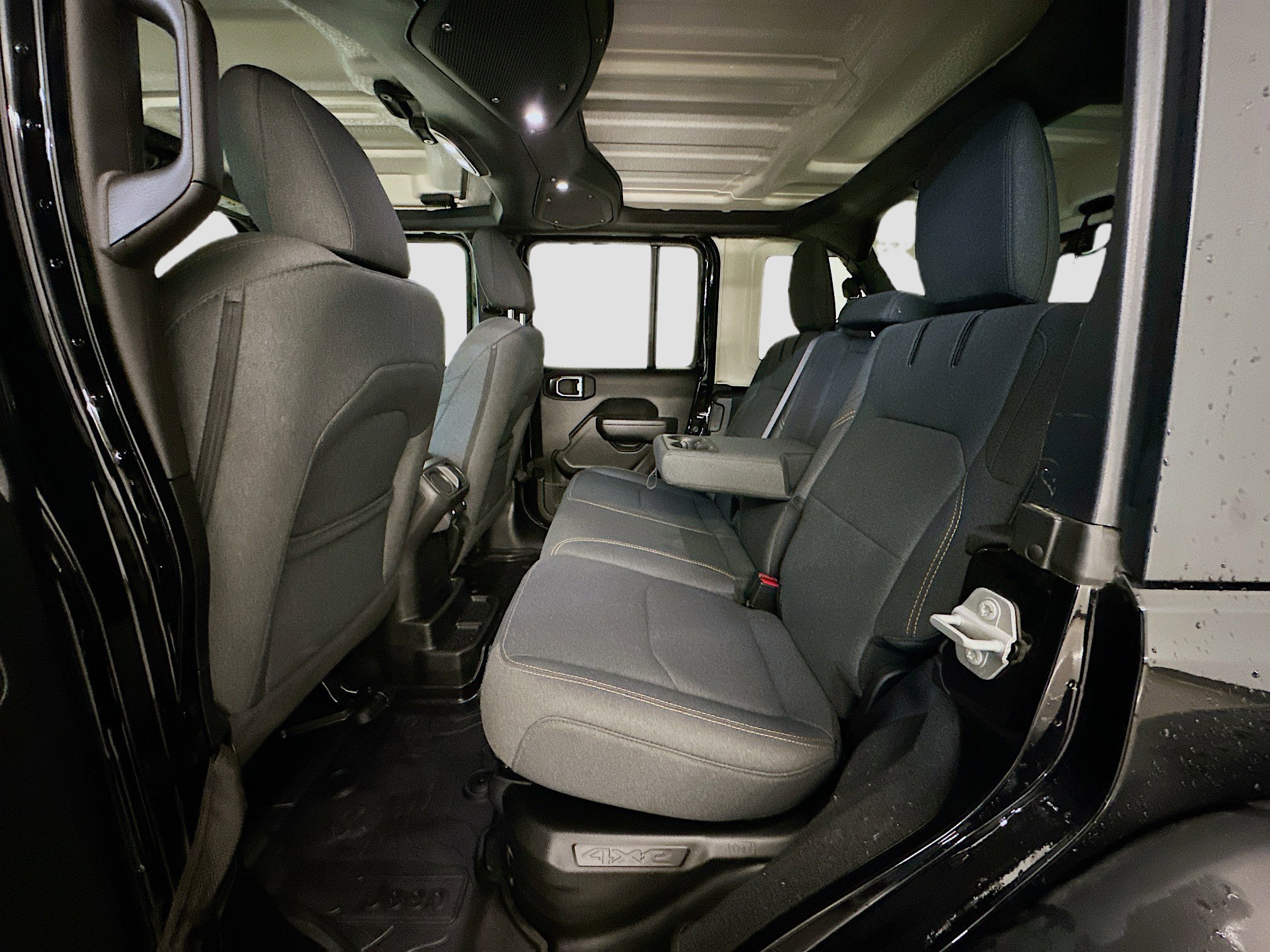 Used 2025 Jeep Wrangler Willys image 28