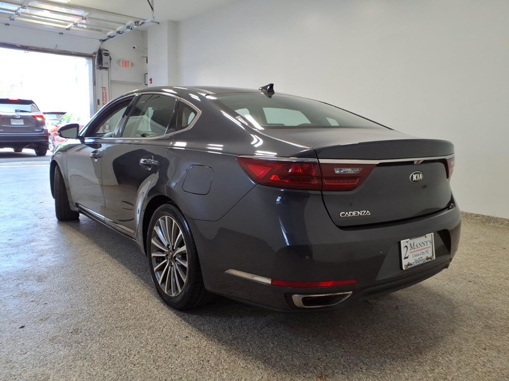 Used 2017 Kia Cadenza Technology FWD image 6
