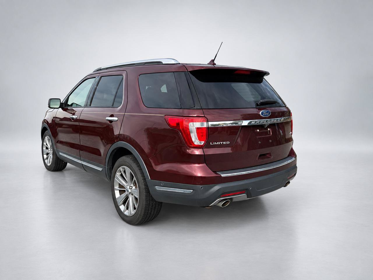 Used 2018 Ford Explorer Limited w/ Equipment Group 301A AWD/4WD image 3