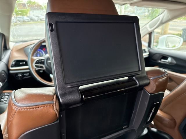 Used 2018 Chrysler Pacifica Limited w/ Advanced Safetytec Group FWD image 18