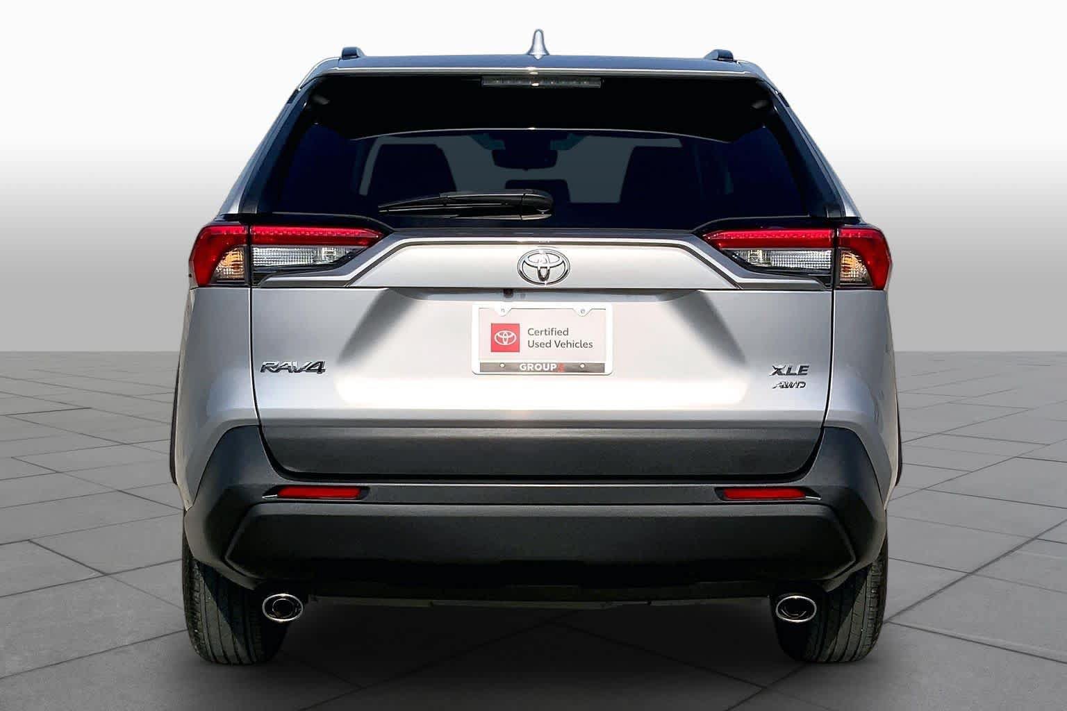 Used 2022 Toyota RAV4 XLE AWD/4WD image 5