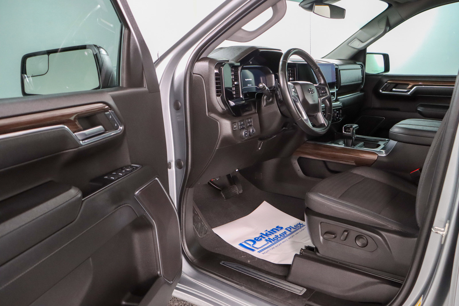 Used 2023 Chevrolet Silverado 1500 RST image 4