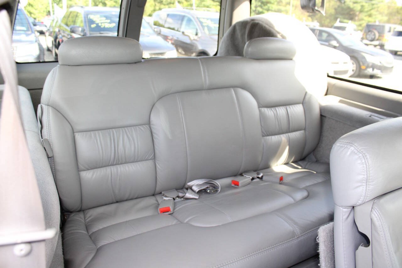 Used 1999 GMC Suburban 4WD w/ Marketing Opt Pkg 3 image 27