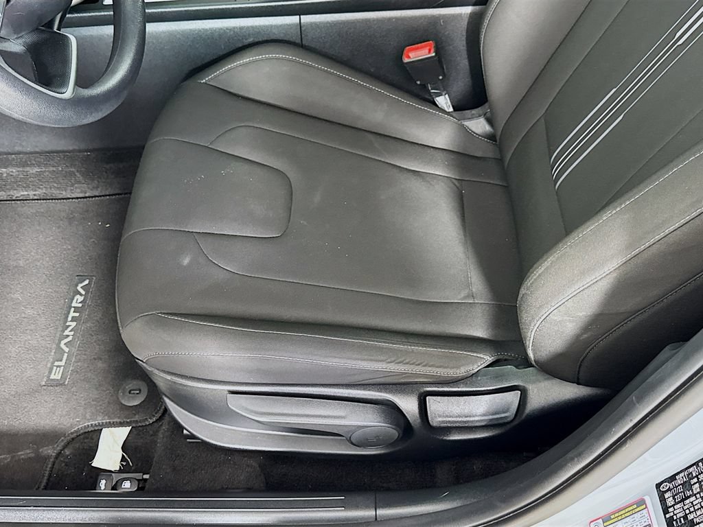 Used 2022 Hyundai Elantra SEL FWD image 19