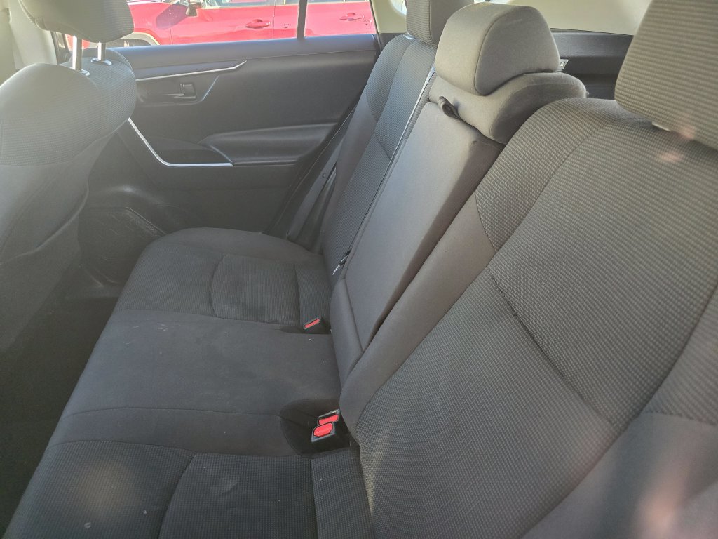 Used 2021 Toyota RAV4 LE AWD/4WD image 19
