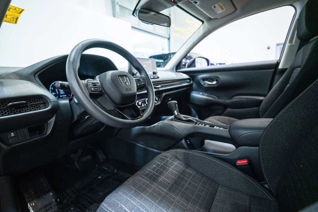 Used 2025 Honda HR-V LX image 4