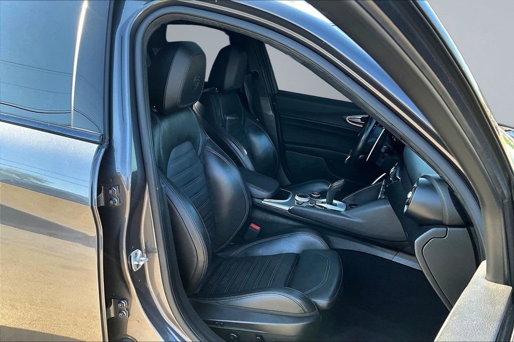Used 2022 Alfa Romeo Giulia Veloce RWD image 30