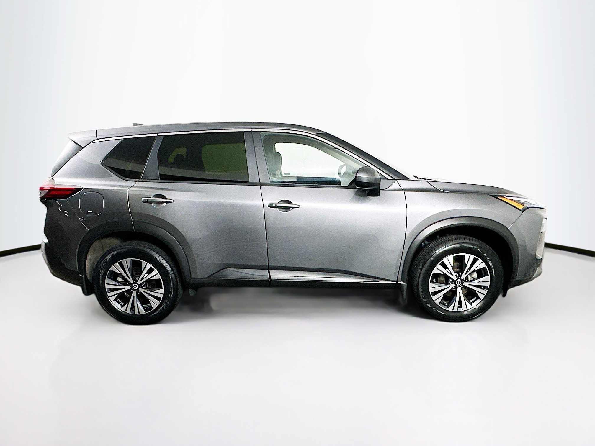 Used 2023 Nissan Rogue SV image 10