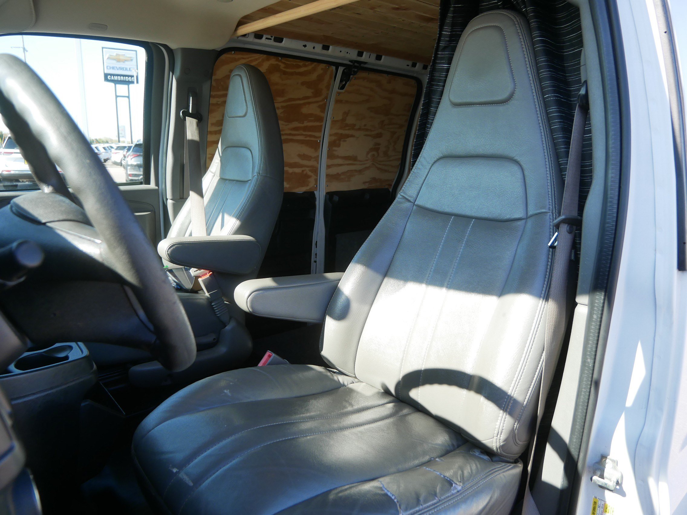 Used 2017 Chevrolet Express 2500 RWD image 11