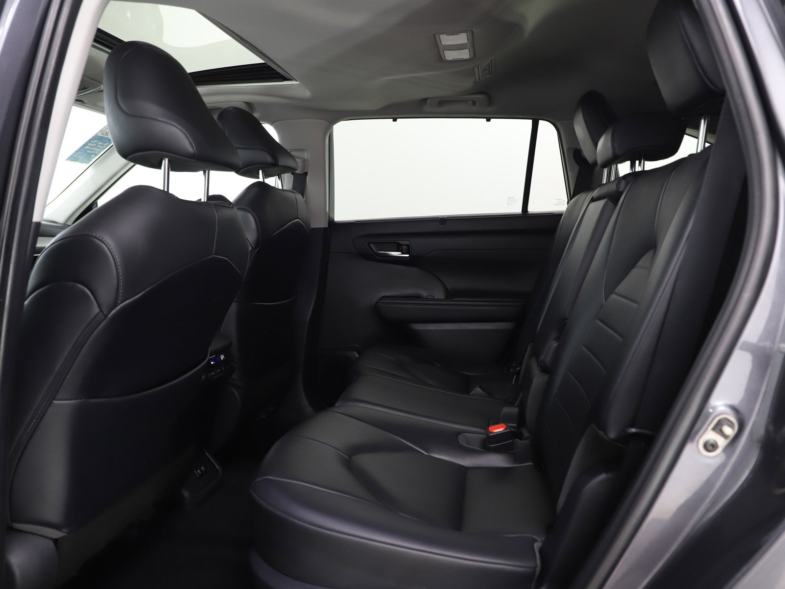 Used 2021 Toyota Highlander XLE image 21