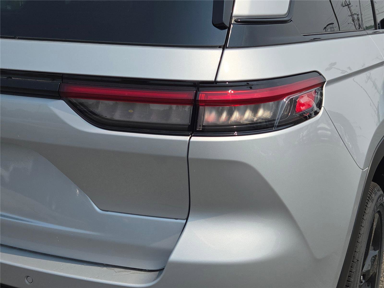 New 2025 Jeep Grand Cherokee Altitude image 13