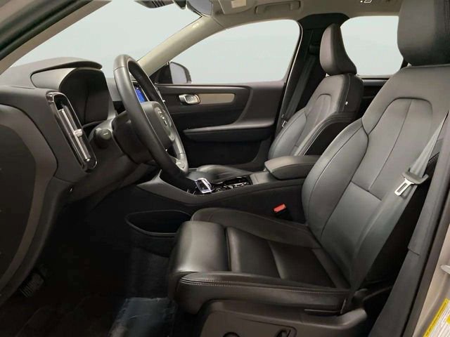 Used 2025 Volvo XC40 B5 Plus image 60