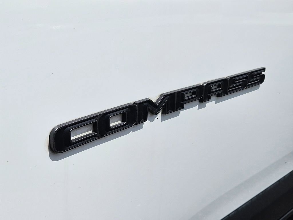 Used 2025 Jeep Compass Trailhawk AWD/4WD image 11