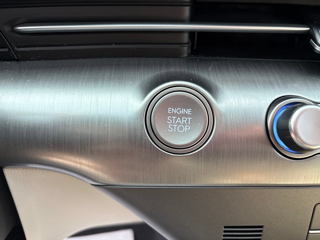 Certified 2024 Hyundai Kona SEL AWD/4WD image 28