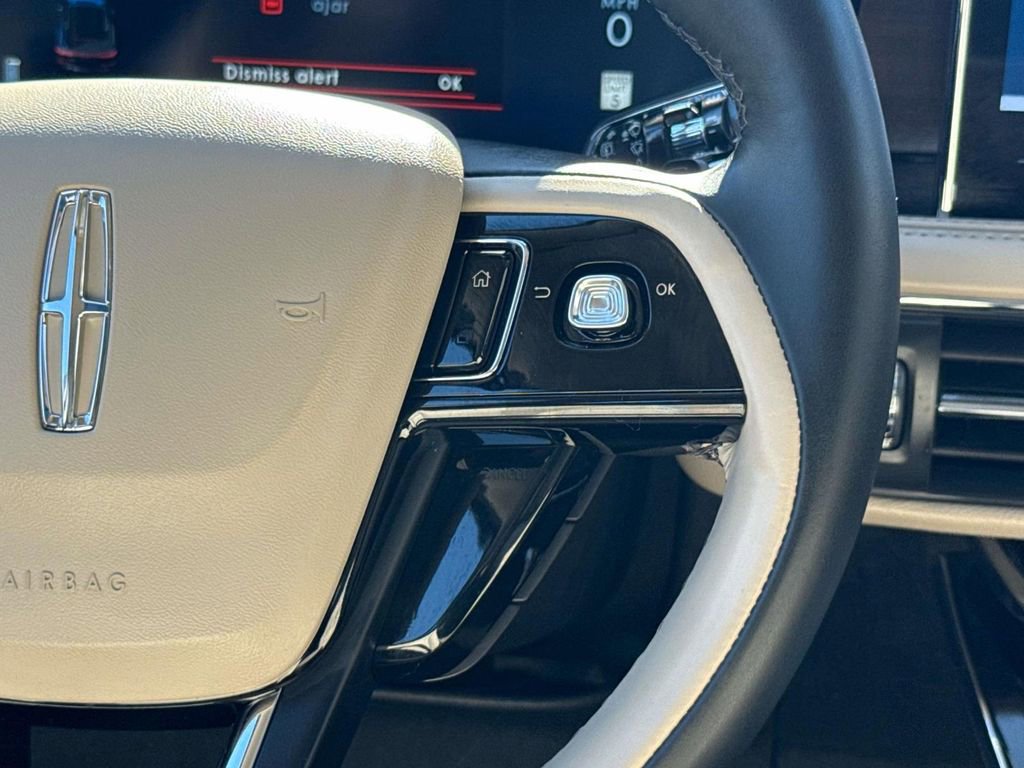 Used 2025 Lincoln Corsair Reserve image 17