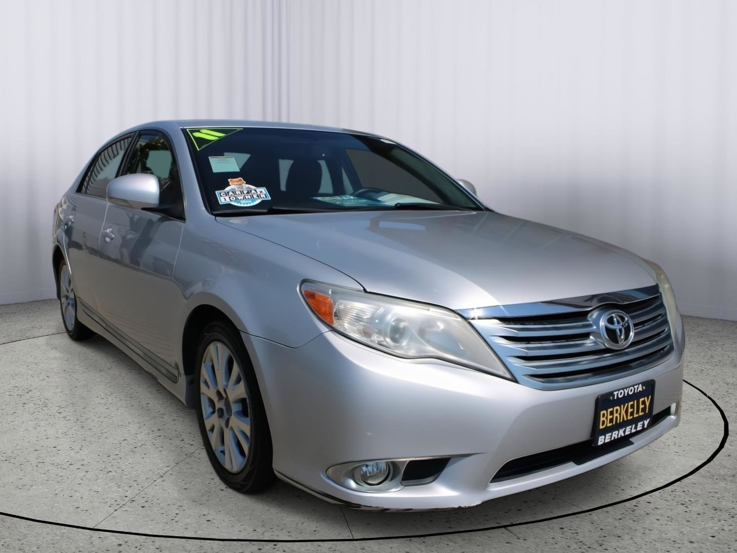Used 2011 Toyota Avalon FWD image 1