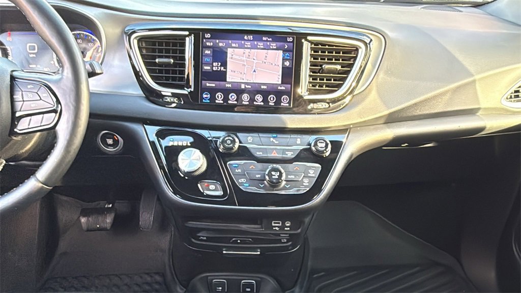 Used 2018 Chrysler Pacifica Touring-L Plus image 28