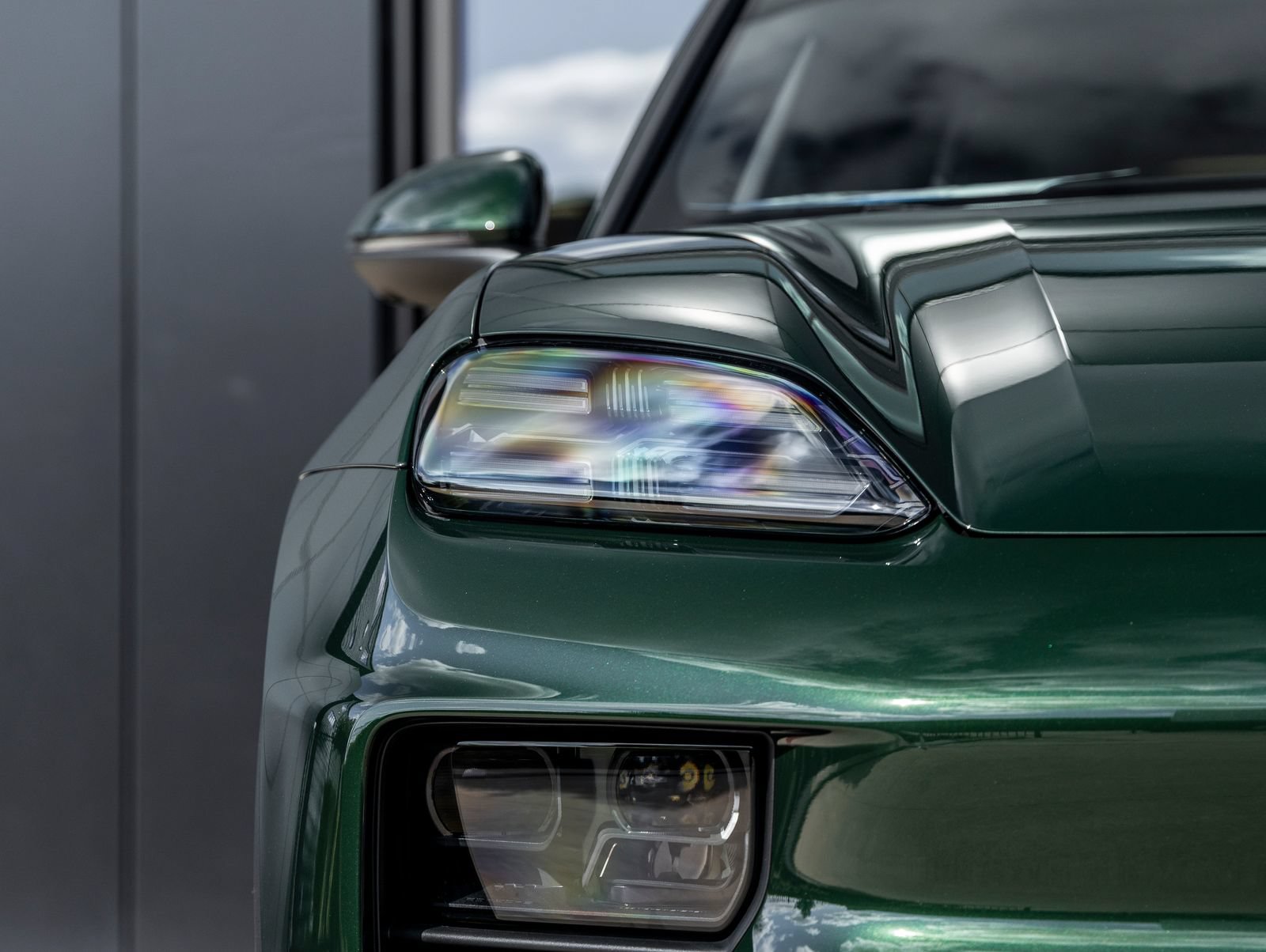 Certified 2025 Porsche Macan Electric RWD image 18