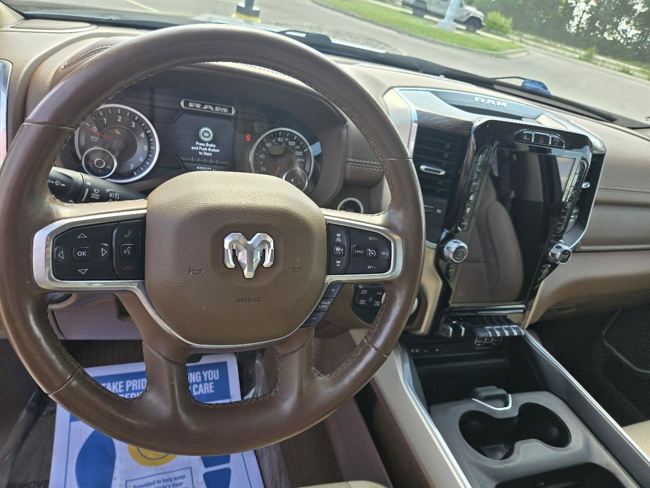 Used 2019 RAM 1500 Laramie AWD/4WD image 12